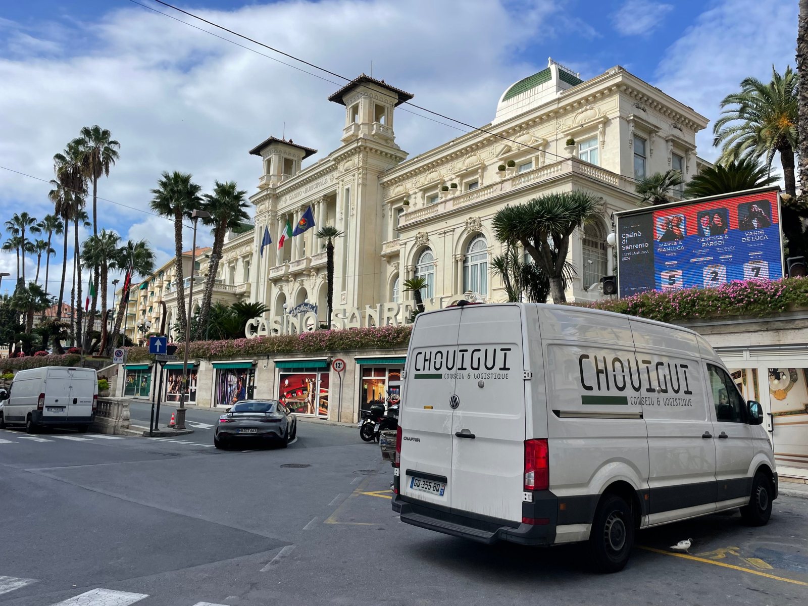Devant le casino de Sanremo, Italie