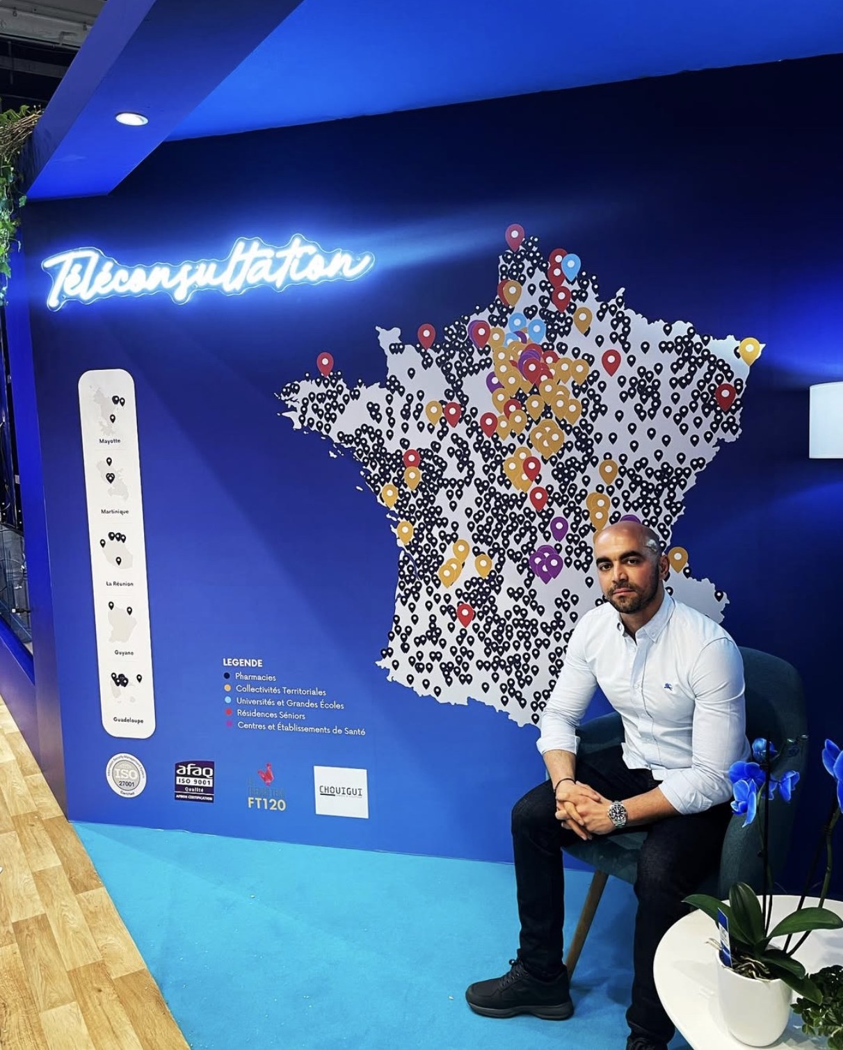 Anis Chouigui sur un stand de téléconsultation médicale, partenaire de Chouigui Conseil & Logistique